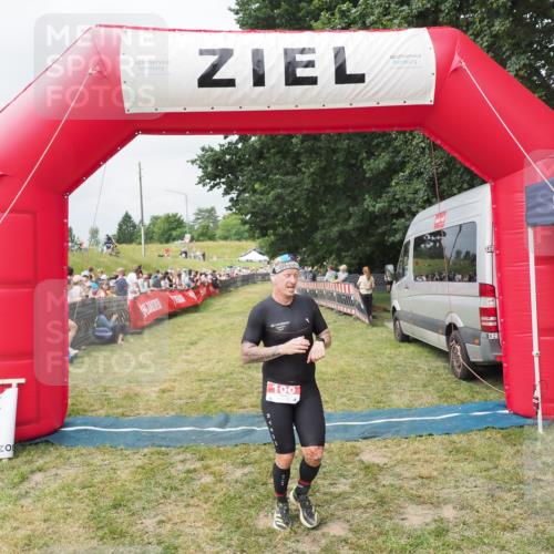 21.06.2025 - 27. Vierlanden-Triathlon MichiJ http://msf.ph/oto/8032254 15.06.2026 12:50:20 Ziel 100 meine-sportfotos.de