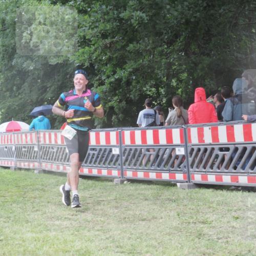 21.06.2025 - 27. Vierlanden-Triathlon KatJ http://msf.ph/oto/8032255 15.06.2025 13:42:41 Ziel 779 meine-sportfotos.de