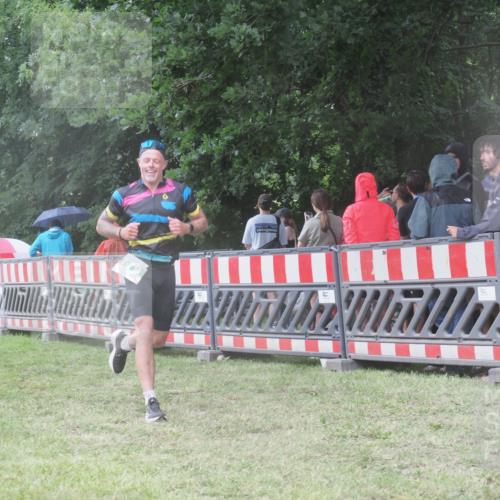 21.06.2025 - 27. Vierlanden-Triathlon KatJ http://msf.ph/oto/8032260 15.06.2025 13:42:41 Ziel 779 meine-sportfotos.de