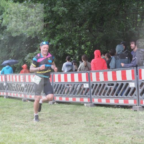 21.06.2025 - 27. Vierlanden-Triathlon KatJ http://msf.ph/oto/8032267 15.06.2025 13:42:42 Ziel 779 meine-sportfotos.de