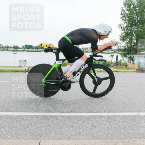 15.06.2025 - 27. Vierlanden-Triathlon H.Heesch http://msf.ph/oto/8032270 15.06.2025 10:39:17 Radfahren 186, 340, 377 meine-sportfotos.de