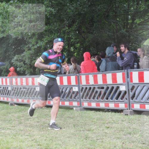 21.06.2025 - 27. Vierlanden-Triathlon KatJ http://msf.ph/oto/8032281 15.06.2025 13:42:42 Ziel 779 meine-sportfotos.de