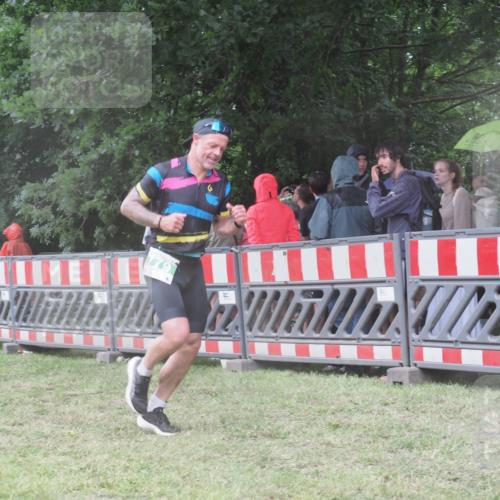21.06.2025 - 27. Vierlanden-Triathlon KatJ http://msf.ph/oto/8032287 15.06.2025 13:42:42 Ziel 779 meine-sportfotos.de