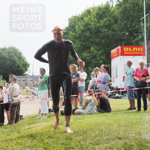 15.06.2025 - 27. Vierlanden-Triathlon KatJ http://msf.ph/oto/8032304 15.06.2025 11:12:17 Schwimmen 785 meine-sportfotos.de