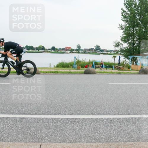 15.06.2025 - 27. Vierlanden-Triathlon H.Heesch http://msf.ph/oto/8032329 15.06.2025 10:39:32 Radfahren 59, 67, 130, 204, 281 meine-sportfotos.de
