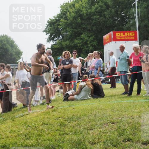 15.06.2025 - 27. Vierlanden-Triathlon KatJ http://msf.ph/oto/8032345 15.06.2025 11:12:37 Schwimmen 968 meine-sportfotos.de