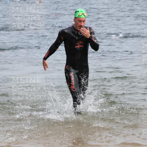 15.06.2025 - 27. Vierlanden-Triathlon Lena Gebhardt http://msf.ph/oto/8032356 15.06.2025 11:14:12 Schwimmen 800, 804, 904, 952, 962 meine-sportfotos.de
