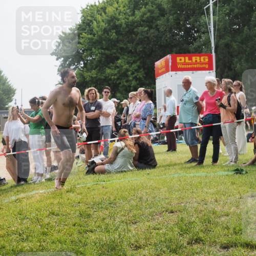 15.06.2025 - 27. Vierlanden-Triathlon KatJ http://msf.ph/oto/8032360 15.06.2025 11:12:37 Schwimmen 968 meine-sportfotos.de
