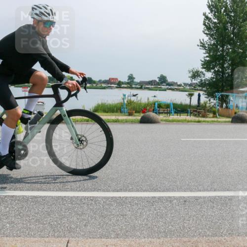 21.06.2025 - 27. Vierlanden-Triathlon H.Heesch http://msf.ph/oto/8032374 15.06.2025 11:36:37 Radfahren 23, 639, 697, 851 meine-sportfotos.de