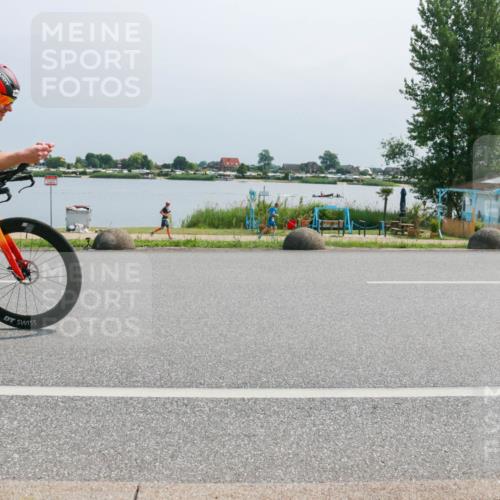 15.06.2025 - 27. Vierlanden-Triathlon H.Heesch http://msf.ph/oto/8032378 15.06.2025 11:36:40 Radfahren 23, 639, 697, 851 meine-sportfotos.de