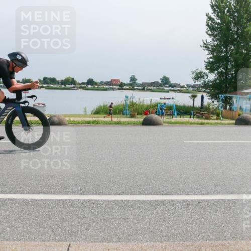 15.06.2025 - 27. Vierlanden-Triathlon H.Heesch http://msf.ph/oto/8032383 15.06.2025 11:36:40 Radfahren 23, 639, 697, 851 meine-sportfotos.de