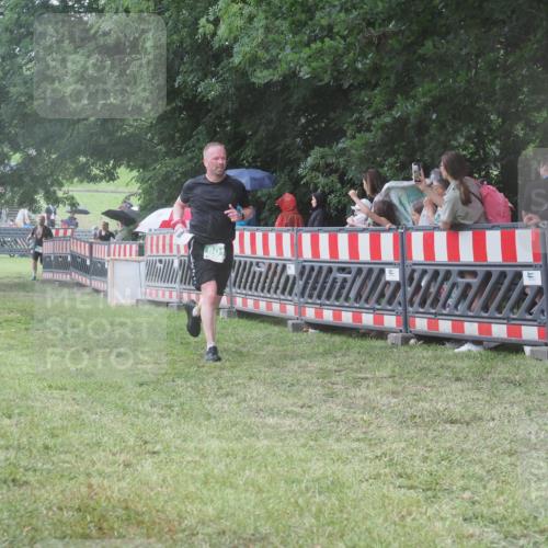 21.06.2025 - 27. Vierlanden-Triathlon KatJ http://msf.ph/oto/8032402 15.06.2025 13:43:12 Ziel 720, 801 meine-sportfotos.de