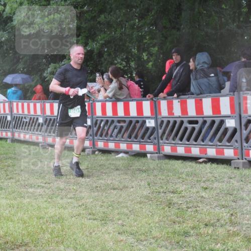 21.06.2025 - 27. Vierlanden-Triathlon KatJ http://msf.ph/oto/8032428 15.06.2025 13:43:13 Ziel 720, 801 meine-sportfotos.de