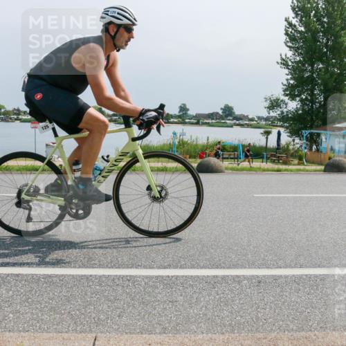 15.06.2025 - 27. Vierlanden-Triathlon H.Heesch http://msf.ph/oto/8032446 15.06.2025 11:37:06 Radfahren 125, 713 meine-sportfotos.de