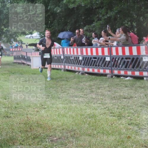 21.06.2025 - 27. Vierlanden-Triathlon KatJ http://msf.ph/oto/8032470 15.06.2025 13:43:19 Ziel 720, 945 meine-sportfotos.de