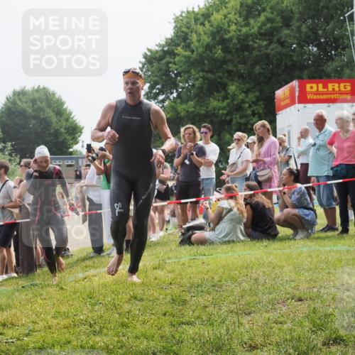 15.06.2025 - 27. Vierlanden-Triathlon KatJ http://msf.ph/oto/8032478 15.06.2025 11:12:52 Schwimmen 858, 928, 982 meine-sportfotos.de