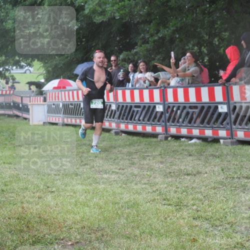 21.06.2025 - 27. Vierlanden-Triathlon KatJ http://msf.ph/oto/8032491 15.06.2025 13:43:20 Ziel 720, 945 meine-sportfotos.de