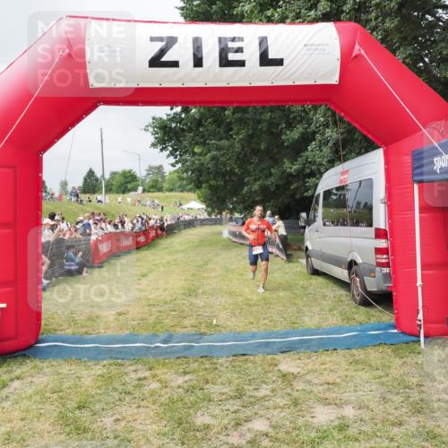 21.06.2025 - 27. Vierlanden-Triathlon MichiJ http://msf.ph/oto/8032495 15.06.2026 12:51:18 Ziel 129 meine-sportfotos.de
