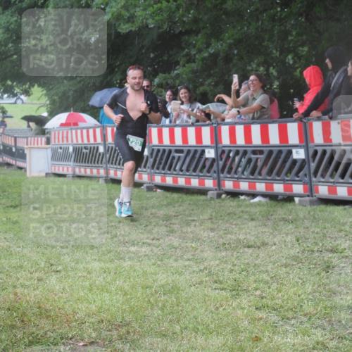 21.06.2025 - 27. Vierlanden-Triathlon KatJ http://msf.ph/oto/8032496 15.06.2025 13:43:20 Ziel 720, 945 meine-sportfotos.de