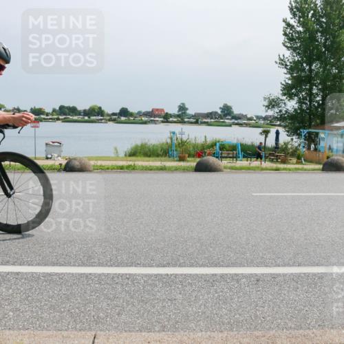 15.06.2025 - 27. Vierlanden-Triathlon H.Heesch http://msf.ph/oto/8032502 15.06.2025 11:37:40 Radfahren 90, 727 meine-sportfotos.de