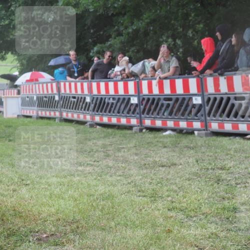 21.06.2025 - 27. Vierlanden-Triathlon KatJ http://msf.ph/oto/8032520 15.06.2025 13:43:21 Ziel 720, 945 meine-sportfotos.de