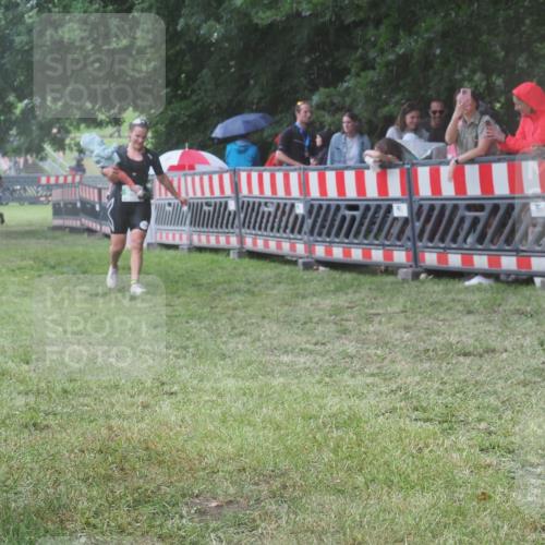21.06.2025 - 27. Vierlanden-Triathlon KatJ http://msf.ph/oto/8032526 15.06.2025 13:43:23 Ziel 144, 720, 945 meine-sportfotos.de