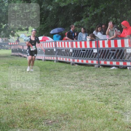 21.06.2025 - 27. Vierlanden-Triathlon KatJ http://msf.ph/oto/8032533 15.06.2025 13:43:23 Ziel 144, 720, 945 meine-sportfotos.de