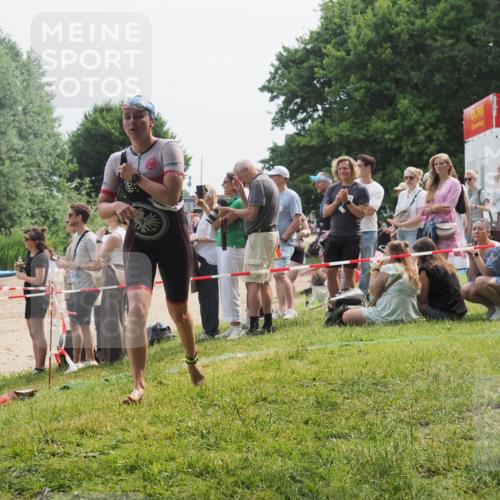 15.06.2025 - 27. Vierlanden-Triathlon KatJ http://msf.ph/oto/8032534 15.06.2025 11:12:55 Schwimmen 858, 928, 982 meine-sportfotos.de