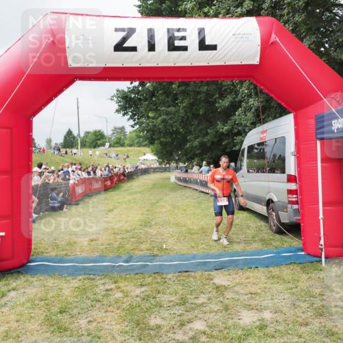 21.06.2025 - 27. Vierlanden-Triathlon MichiJ http://msf.ph/oto/8032540 15.06.2026 12:51:18 Ziel 129 meine-sportfotos.de