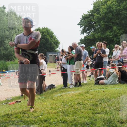 15.06.2025 - 27. Vierlanden-Triathlon KatJ http://msf.ph/oto/8032551 15.06.2025 11:12:55 Schwimmen 858, 928, 982 meine-sportfotos.de