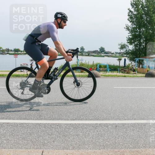 15.06.2025 - 27. Vierlanden-Triathlon H.Heesch http://msf.ph/oto/8032555 15.06.2025 11:37:52 Radfahren 691, 759, 854, 900 meine-sportfotos.de