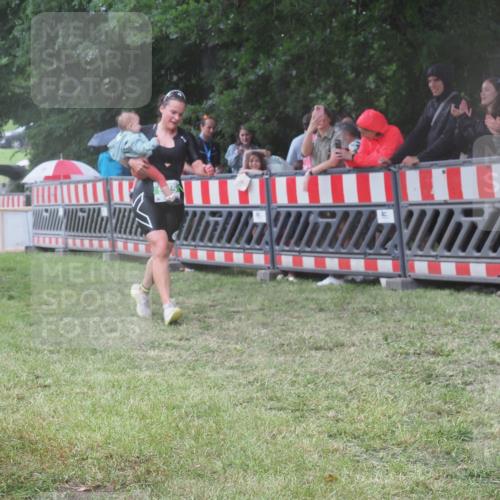 21.06.2025 - 27. Vierlanden-Triathlon KatJ http://msf.ph/oto/8032560 15.06.2025 13:43:25 Ziel 144, 945 meine-sportfotos.de