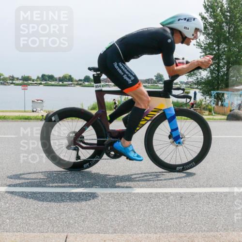15.06.2025 - 27. Vierlanden-Triathlon H.Heesch http://msf.ph/oto/8032566 15.06.2025 11:37:57 Radfahren 854, 900 meine-sportfotos.de