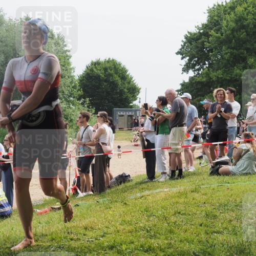 15.06.2025 - 27. Vierlanden-Triathlon KatJ http://msf.ph/oto/8032567 15.06.2025 11:12:56 Schwimmen 780, 858, 928, 982 meine-sportfotos.de