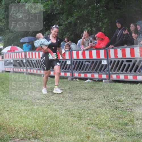 21.06.2025 - 27. Vierlanden-Triathlon KatJ http://msf.ph/oto/8032576 15.06.2025 13:43:25 Ziel 144, 945 meine-sportfotos.de