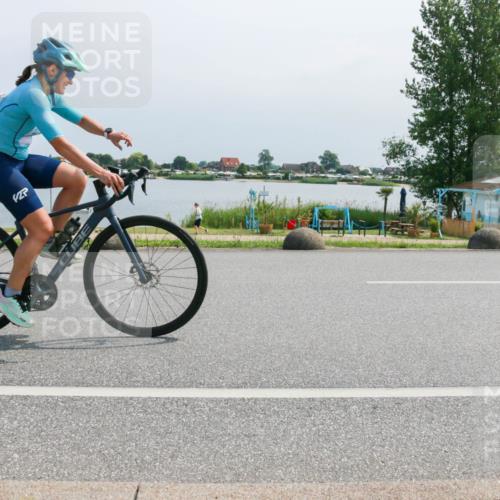 15.06.2025 - 27. Vierlanden-Triathlon H.Heesch http://msf.ph/oto/8032580 15.06.2025 11:38:03 Radfahren 215, 981 meine-sportfotos.de