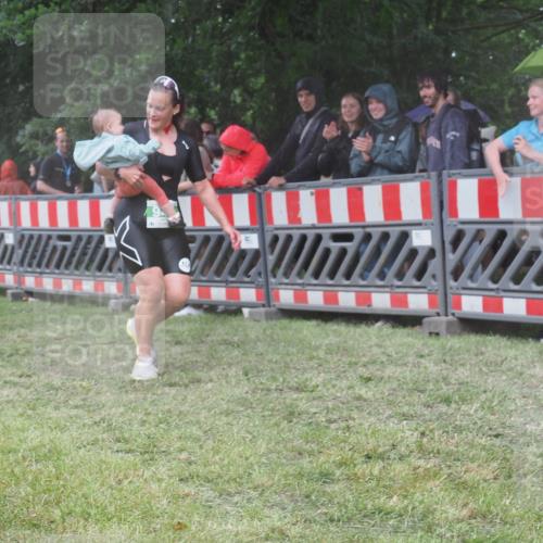 21.06.2025 - 27. Vierlanden-Triathlon KatJ http://msf.ph/oto/8032599 15.06.2025 13:43:26 Ziel 144, 945 meine-sportfotos.de