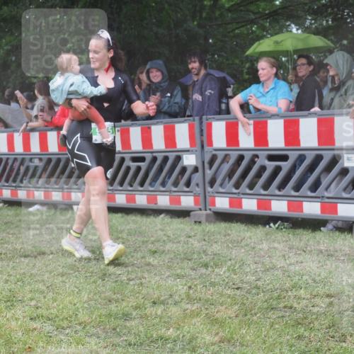 21.06.2025 - 27. Vierlanden-Triathlon KatJ http://msf.ph/oto/8032624 15.06.2025 13:43:26 Ziel 144, 945 meine-sportfotos.de