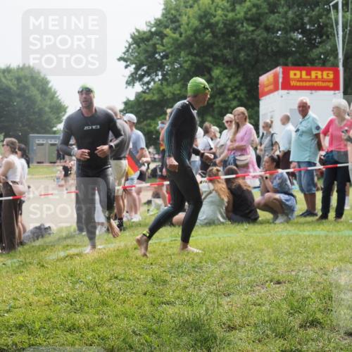 15.06.2025 - 27. Vierlanden-Triathlon KatJ http://msf.ph/oto/8032627 15.06.2025 11:13:04 Schwimmen 655, 780 meine-sportfotos.de