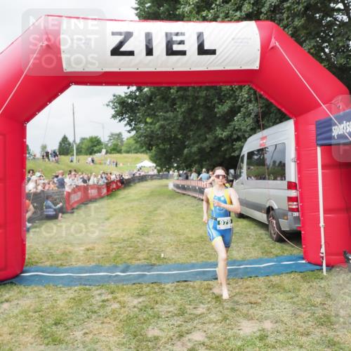 21.06.2025 - 27. Vierlanden-Triathlon MichiJ http://msf.ph/oto/8032638 15.06.2026 12:52:10 Ziel 979 meine-sportfotos.de