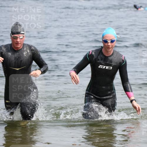 15.06.2025 - 27. Vierlanden-Triathlon Lena Gebhardt http://msf.ph/oto/8032640 15.06.2025 11:15:36 Schwimmen 881, 927, 960 meine-sportfotos.de
