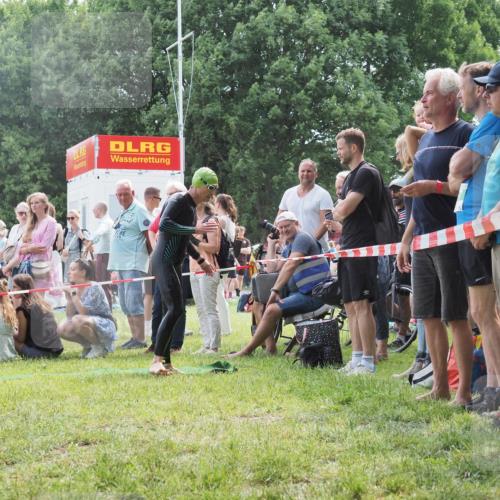 15.06.2025 - 27. Vierlanden-Triathlon KatJ http://msf.ph/oto/8032647 15.06.2025 11:13:07 Schwimmen 655, 780 meine-sportfotos.de