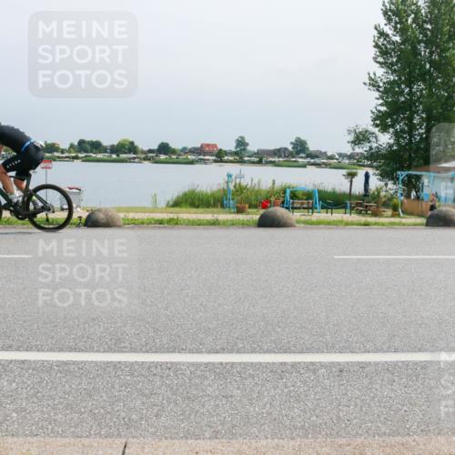 21.06.2025 - 27. Vierlanden-Triathlon H.Heesch http://msf.ph/oto/8032654 15.06.2025 11:38:31 Radfahren 174, 677, 718, 761 meine-sportfotos.de