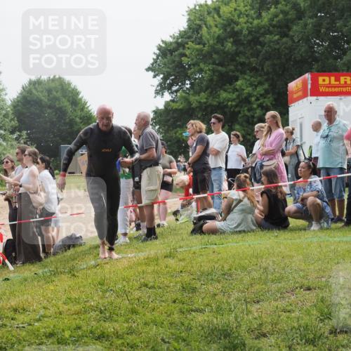 15.06.2025 - 27. Vierlanden-Triathlon KatJ http://msf.ph/oto/8032656 15.06.2025 11:13:47 Schwimmen 966 meine-sportfotos.de