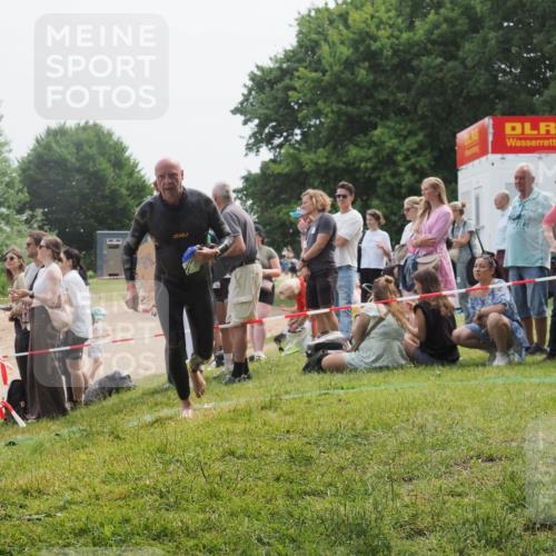 15.06.2025 - 27. Vierlanden-Triathlon KatJ http://msf.ph/oto/8032667 15.06.2025 11:13:48 Schwimmen 966 meine-sportfotos.de