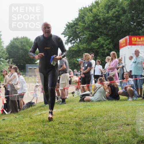 15.06.2025 - 27. Vierlanden-Triathlon KatJ http://msf.ph/oto/8032684 15.06.2025 11:13:49 Schwimmen 966 meine-sportfotos.de