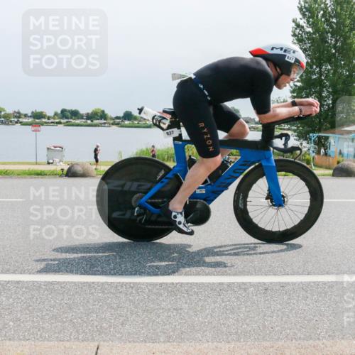 21.06.2025 - 27. Vierlanden-Triathlon H.Heesch http://msf.ph/oto/8032688 15.06.2025 11:38:40 Radfahren 716, 837 meine-sportfotos.de