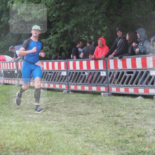 21.06.2025 - 27. Vierlanden-Triathlon KatJ http://msf.ph/oto/8032691 15.06.2025 13:43:32 Ziel 144 meine-sportfotos.de
