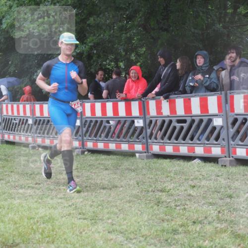 21.06.2025 - 27. Vierlanden-Triathlon KatJ http://msf.ph/oto/8032712 15.06.2025 13:43:32 Ziel 144 meine-sportfotos.de