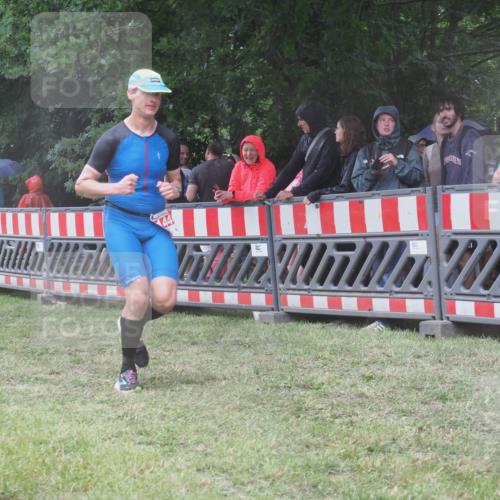 21.06.2025 - 27. Vierlanden-Triathlon KatJ http://msf.ph/oto/8032718 15.06.2025 13:43:32 Ziel 144 meine-sportfotos.de